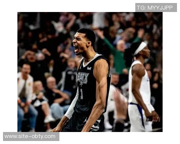 二年级球员崭露头角卡斯尔与萨尔场均得分均超15分 二年级球员崭露头角卡斯尔与萨尔场均得分均超15分