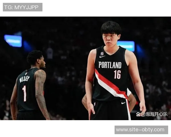 杨瀚森惊叹训练营球队防守如花般伸缩自如的精彩表现 杨瀚森惊叹训练营球队防守如花般伸缩自如的精彩表现